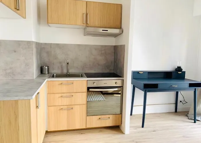 598 Bachelet - Cosy In Montmartre Апартаменты *