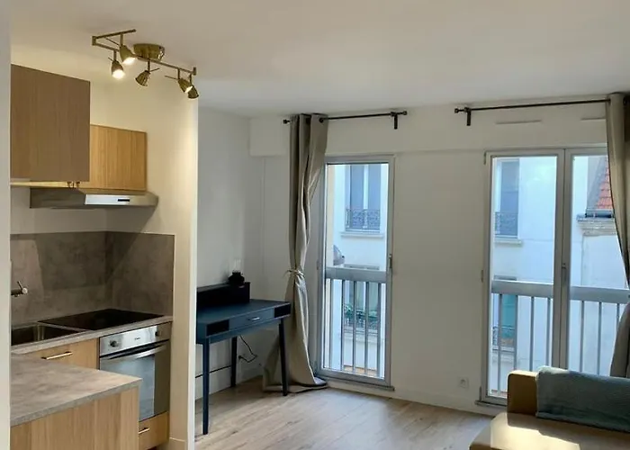 598 Bachelet - Cosy In Montmartre *